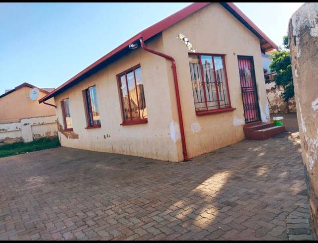 3 BEDROOM HOUSE FOR SALE IN CLAYVILLE